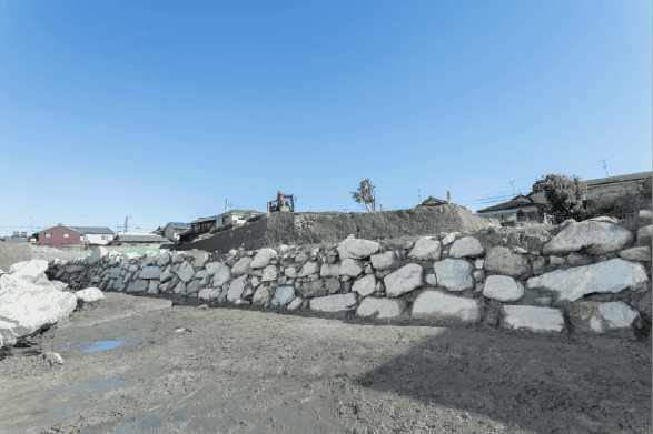 坂本城跡三ノ丸石垣。見学不可。