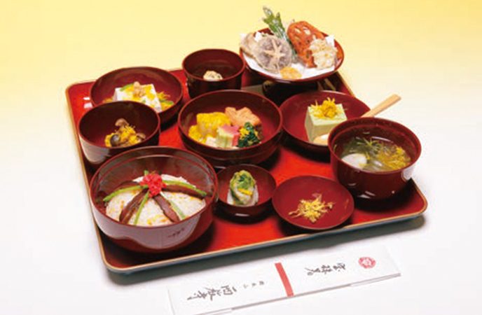 坂本菊を使った秋の期間限定「菊御膳」をぜひお召し上がりください。