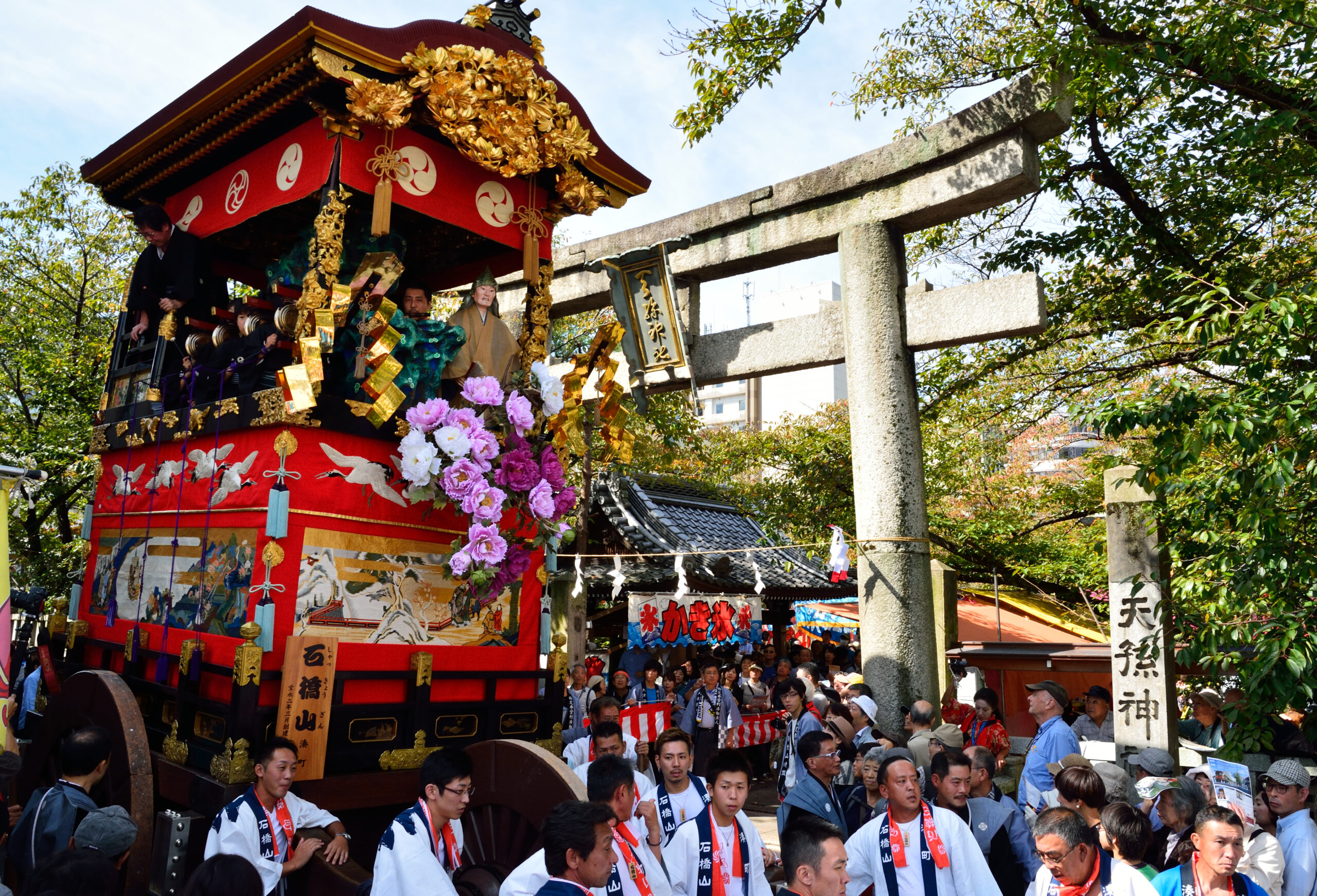 大津祭 本祭朝の天孫神社と曳山